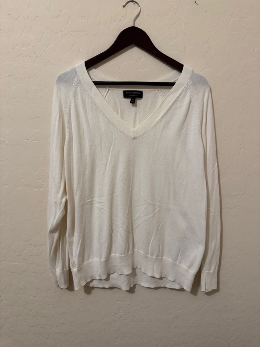 Banana Republic White V-Neck Lightweight Sweater